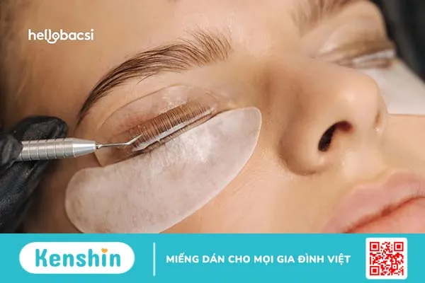 Uốn mi là gì? Uốn mi có hại không và có ảnh hưởng gì đến mắt không?