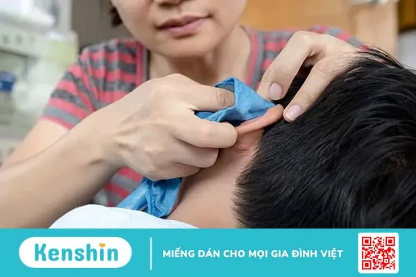 Vành tai bị sưng ngứa: Nguyên nhân do đâu và cách xử lý nhanh