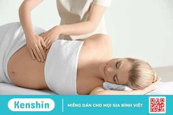 Vì sao đau xương sườn khi mang thai? Mẹ nên làm gì để giảm đau?