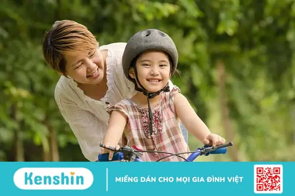 Vì sao nên cho trẻ vận động thay vì dành 3 giờ chơi điện tử mỗi ngày?