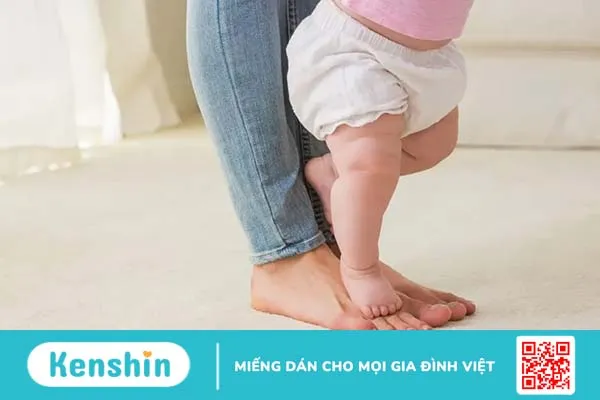 Vì sao trẻ chậm biết đi? Khi nào cần đưa trẻ đi khám?