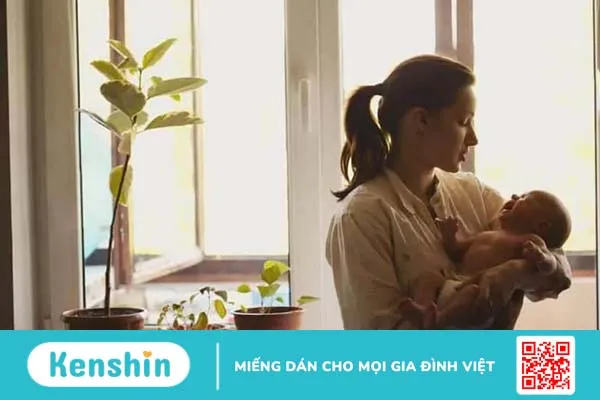 Vì sao trẻ sơ sinh ngủ không sâu giấc, dễ quấy khóc? Mẹo để bé ngủ ngon