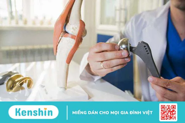 Viêm khớp háng gây đau đớn, làm sao để chữa khỏi?