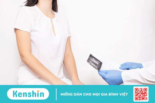 Viêm phổi kẽ: Bệnh viêm phổi không hồi phục dẫn đến xơ hóa phổi