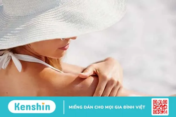 Xuất hiện đốm nâu trên da tay như đồi mồi có sao không?