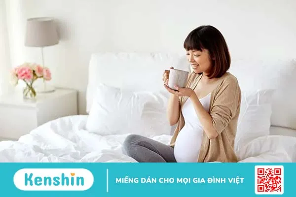 Bác sĩ giải đáp bà bầu uống nước chanh sả gừng được không?