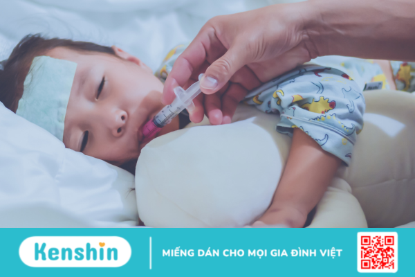 Mách cha mẹ cách dán hạ sốt cho trẻ đúng chuẩn