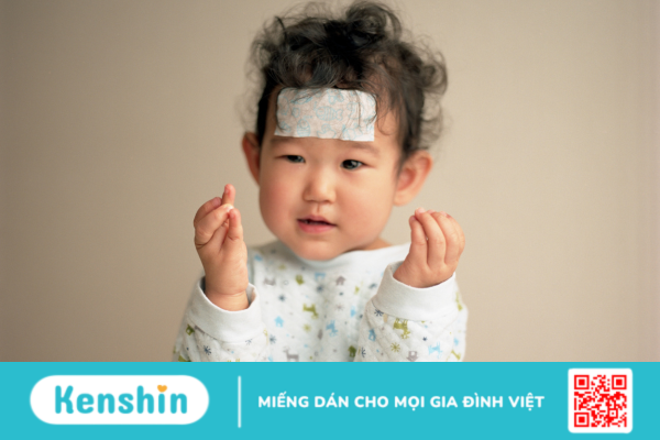 Mách cha mẹ cách dán hạ sốt cho trẻ đúng chuẩn