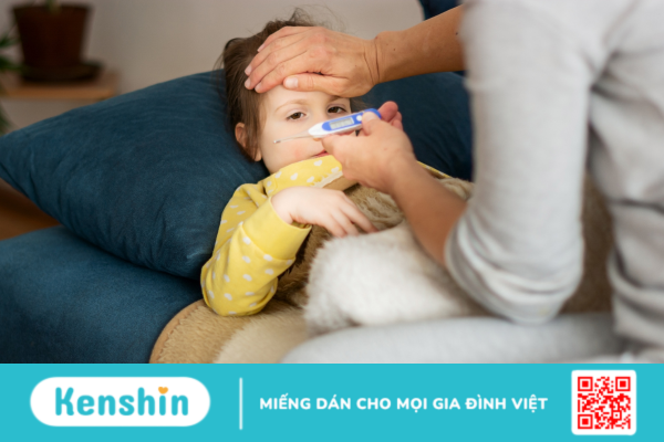 Mách cha mẹ cách dán hạ sốt cho trẻ đúng chuẩn