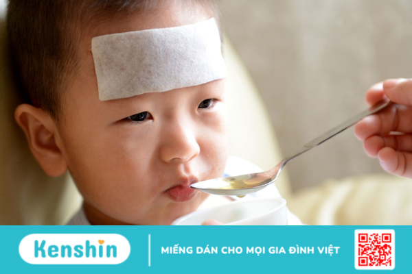 Mách cha mẹ cách dán hạ sốt cho trẻ đúng chuẩn