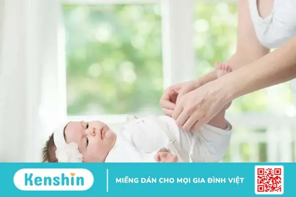 Chú ý với 6 điều không nên làm với trẻ sơ sinh