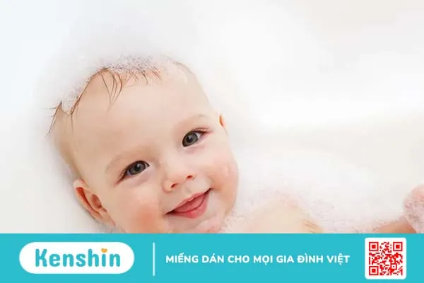 Mẹ cho con bú có nên ăn cam hay uống nước cam?