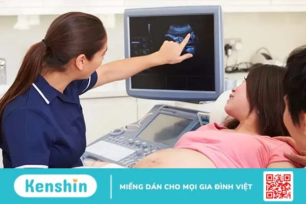 Não úng thủy ở trẻ sơ sinh: nguyên nhân, dấu hiệu và cách điều trị