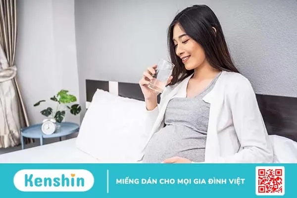 Nước tiểu có mùi hôi khi mang thai có đáng lo? Mẹ nên làm thế nào?