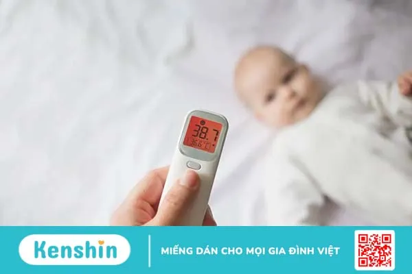 Trẻ bị sốt có nên tắm không? Cách tắm đúng cho bé bị sốt