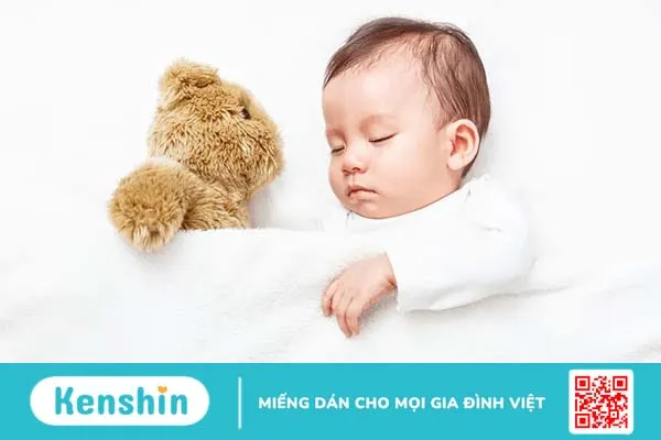 Trẻ sơ sinh nằm nghiêng khi ngủ có an toàn? Khi nào cho bé nằm nghiêng?